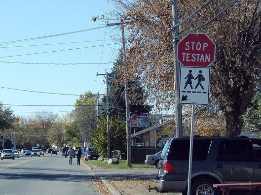 800px-Stop_sign_in_Kahnawake